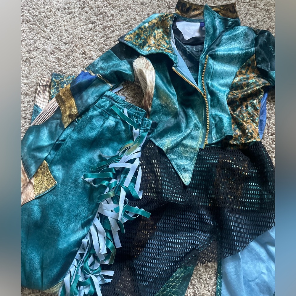 Uma Descendants size 7/8, Disney descendants 2 costume UMA